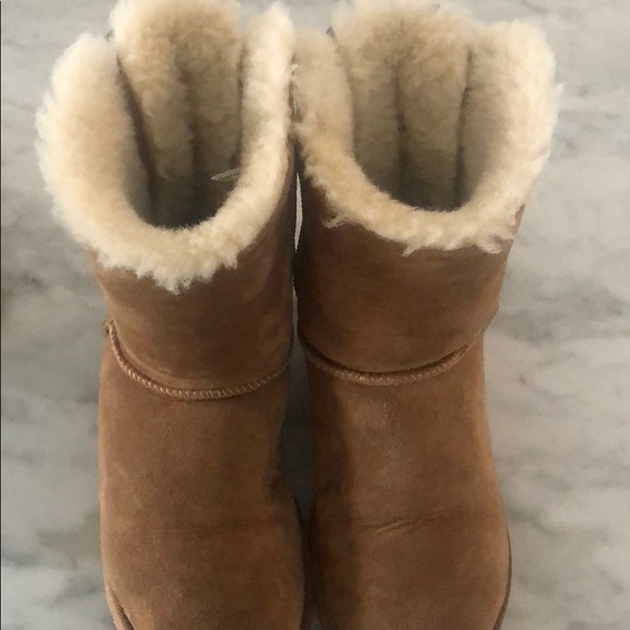 Brown bailey bow uggs - Picture 4 of 5